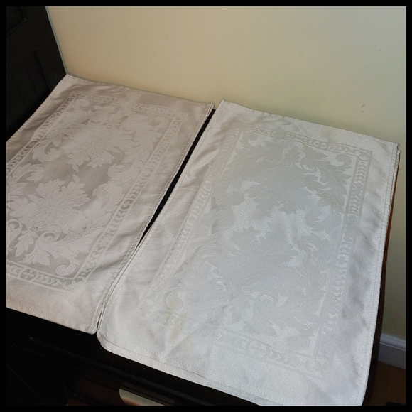 4 White Placemats - Picture 2 of 9